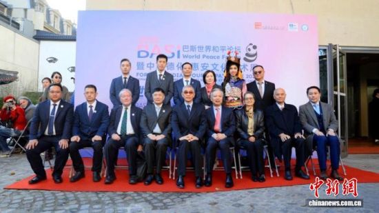 ʱ1118գ2025˹ƽ̳ڰйĻľУٰ̳ڼ䣬ݰĻƽࡣͼΪαӰ췽ͼ