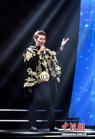 图为中国台湾选手林语菲在台上演唱。中新社记者 吕明 摄 图为中国台湾选手林语菲在台上演唱。中新社记者 吕明 摄