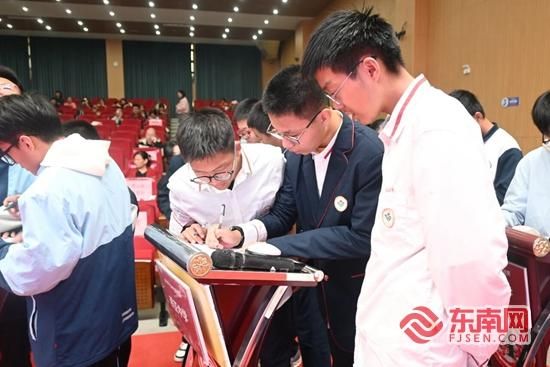 ½ú½ÊеÚÊ®Îå½ìУ԰µÆÃÕÈüÏÖ³¡¡£Ö÷°ì·½ ¹©Í¼ ½ú½ÊеÚÊ®Îå½ìУ԰µÆÃÕÈüÏÖ³¡¡£Ö÷°ì·½ ¹©Í¼