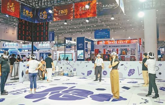 九八投洽会上,厦门本地游戏科技企业带来沉浸式VR体验。 九八投洽会上,厦门本地游戏科技企业带来沉浸式VR体验。