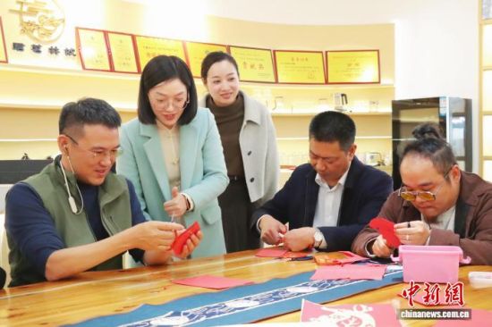 1127գ顪߼մڸʡоСͼΪֽջҶ 