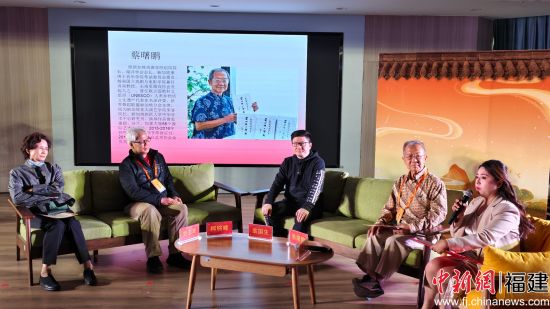 海内外专家学者进行大学生戏剧创作交流会对谈。李琳 摄 海内外专家学者进行大学生戏剧创作交流会对谈。李琳 摄