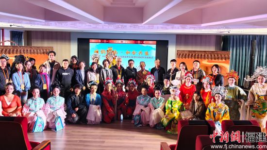 “戏启童心”闽南文化进校园活动现场。李琳 摄 “戏启童心”闽南文化进校园活动现场。李琳 摄