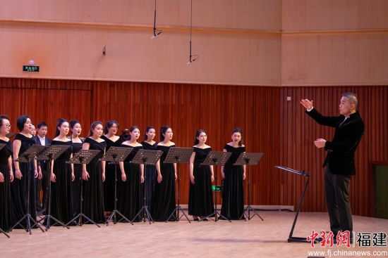 11ÔÂ29ÈÕÍí£¬2025ÄêÏÃÃÅ¡°ðصºÖ®Éù¡±½ÌʦºÏ³ªÍÅ¡°ÓëÎÒͬ¸è¡±ºÏ³ª½ÌÓý»ã±¨ÒôÀÖ»áÑݳöÏÖ³¡¡£(ÖÐÐÂÍø¼ÇÕß Àî˼Դ Éã) 11ÔÂ29ÈÕÍí£¬2025ÄêÏÃÃÅ¡°ðصºÖ®Éù¡±½ÌʦºÏ³ªÍÅ¡°ÓëÎÒͬ¸è¡±ºÏ³ª½ÌÓý»ã±¨ÒôÀÖ»áÑݳöÏÖ³¡¡£(ÖÐÐÂÍø¼ÇÕß Àî˼Դ Éã)