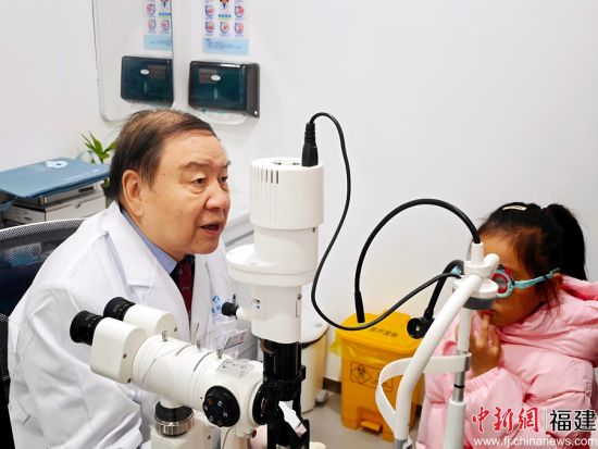 ¡¡¡¡¹ú¼ÊÑÛ¿Æ¿ÆÑ§ÔºÔºÊ¿ÕÔ¿°ÐËΪ¶ùͯ¼ì²éÑÛ²¿½¡¿µ¡£ÎâÔÊ½Ü Éã ¡¡¡¡¹ú¼ÊÑÛ¿Æ¿ÆÑ§ÔºÔºÊ¿ÕÔ¿°ÐËΪ¶ùͯ¼ì²éÑÛ²¿½¡¿µ¡£ÎâÔÊ½Ü Éã