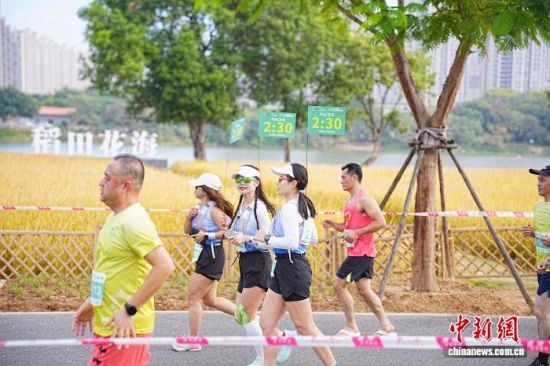 ͼΪÅÜÕß¾¹ýµ¾Ìﻨº£µÈÌØÉ«¾°¹Û¡£ÈüÊÂ×éί»á ¹©Í¼ ͼΪÅÜÕß¾¹ýµ¾Ìﻨº£µÈÌØÉ«¾°¹Û¡£ÈüÊÂ×éί»á ¹©Í¼