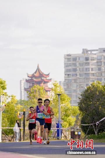 ͼΪÅÜÕßһ·´©ËóÓÚ¶àÔª³¡¾°Ö®ÖС£ÈüÊÂ×éί»á ¹©Í¼ ͼΪÅÜÕßһ·´©ËóÓÚ¶àÔª³¡¾°Ö®ÖС£ÈüÊÂ×éί»á ¹©Í¼