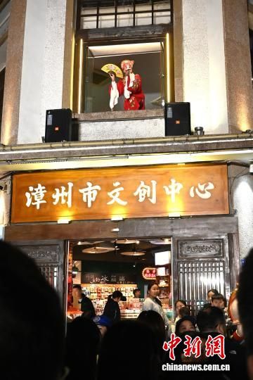 ͼΪÕÄÖÝÊÐÎÄ´´ÖÐÐÄ¿ÕÖÐÎę̀±íÑݸ߼×Ï·¡¶¹«×ÓÓΡ·¡£ÖÐÐÂÉç¼ÇÕß ÕŽ𴨠Éã ͼΪÕÄÖÝÊÐÎÄ´´ÖÐÐÄ¿ÕÖÐÎę̀±íÑݸ߼×Ï·¡¶¹«×ÓÓΡ·¡£ÖÐÐÂÉç¼ÇÕß ÕŽ𴨠Éã