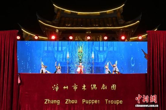 ͼΪ²¼´üľżϷ¡¶ÄÄ߸ÄÖº£¡·¡£ÖÐÐÂÉç¼ÇÕß ÕŽ𴨠Éã ͼΪ²¼´üľżϷ¡¶ÄÄ߸ÄÖº£¡·¡£ÖÐÐÂÉç¼ÇÕß ÕŽ𴨠Éã