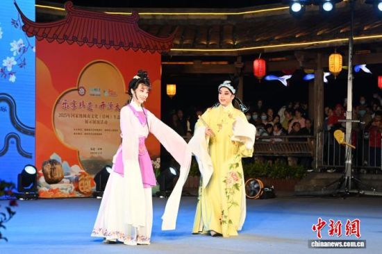 ͼΪ¸è×ÐÏ·¡¶Ñ°Ôµ¡·¡£ÖÐÐÂÉç¼ÇÕß ÕŽ𴨠Éã ͼΪ¸è×ÐÏ·¡¶Ñ°Ôµ¡·¡£ÖÐÐÂÉç¼ÇÕß ÕŽ𴨠Éã