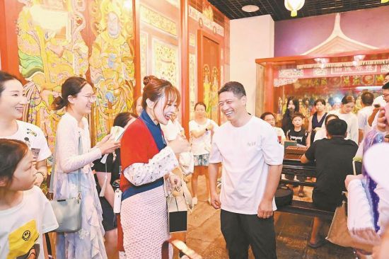 互动现场,笑声不断。 互动现场,笑声不断。