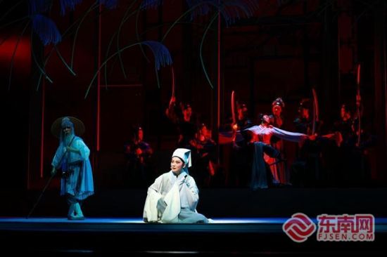 ¸Ã¾çϸÄåµÄ±í´ï³ÊÏÖ³öÁË¡°Ç顱Óë¡°Ô𡱵ÄÉî¿ÌßµÎÊ ¸Ã¾çϸÄåµÄ±í´ï³ÊÏÖ³öÁË¡°Ç顱Óë¡°Ô𡱵ÄÉî¿ÌßµÎÊ