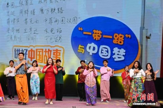 图为歌曲《世界一家》。中新社记者 张金川 摄 图为歌曲《世界一家》。中新社记者 张金川 摄