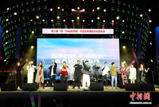 两岸青年音乐人合唱歌曲《有你有我》。陈绘羽 摄 两岸青年音乐人合唱歌曲《有你有我》。陈绘羽 摄