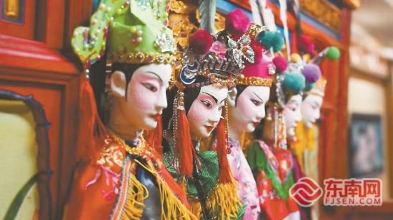 艺人亲手制作的木偶 艺人亲手制作的木偶