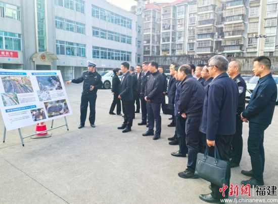 ¡¡¡¡×ß·ÃÊÓ²ìÏÖ³¡¡£ÕÅС¾ü Éã ¡¡¡¡×ß·ÃÊÓ²ìÏÖ³¡¡£ÕÅС¾ü Éã