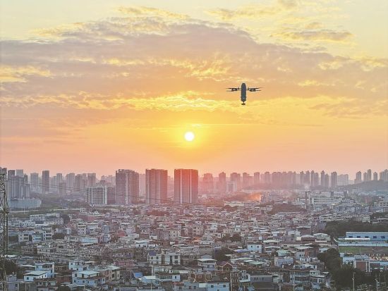 ÎÞÈË»úÔÚÁúÎÄÇøÉÏ¿ÕѲº½¡£ £¨ÊÜ·ÃÕß¹©Í¼£© ÎÞÈË»úÔÚÁúÎÄÇøÉÏ¿ÕѲº½¡£ £¨ÊÜ·ÃÕß¹©Í¼£©