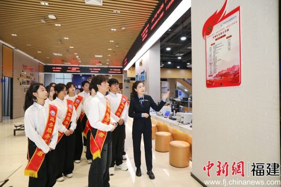 ¼Î¸ýѧԺʦÉú´ú±í²Î¹Û¼¯ÖÇÄÜ»¯¡¢±ãÃñ»¯ÓÚÒ»ÌåµÄÕþÎñ·þÎñ´óÌü¡£ ¼Î¸ýѧԺʦÉú´ú±í²Î¹Û¼¯ÖÇÄÜ»¯¡¢±ãÃñ»¯ÓÚÒ»ÌåµÄÕþÎñ·þÎñ´óÌü¡£