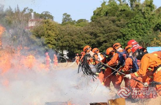 ÑÝÁ·ÏÖ³¡ ¶«ÄÏÍø¼ÇÕß ÀîÆæ Éã ÑÝÁ·ÏÖ³¡ ¶«ÄÏÍø¼ÇÕß ÀîÆæ Éã