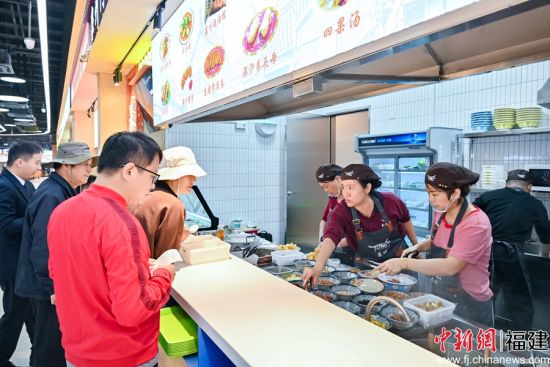 ¡¡¡¡Í¼ÎªÃñÖÚ¹ºÂòÌåÑéÃÀʳ¡£ ¡¡¡¡Í¼ÎªÃñÖÚ¹ºÂòÌåÑéÃÀʳ¡£