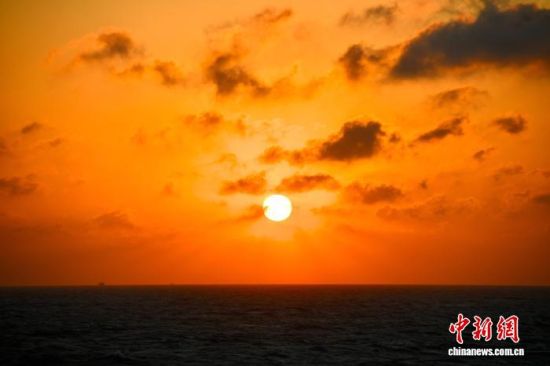 12ÔÂ6ÈÕ£¬¸£½¨äØÖÞÍ庣Óòº£ÉÏÈÕÂäÃÀÈ绡£ÖÐÐÂÉç¼ÇÕß Íõ¶«Ã÷ Éã 12ÔÂ6ÈÕ£¬¸£½¨äØÖÞÍ庣Óòº£ÉÏÈÕÂäÃÀÈ绡£ÖÐÐÂÉç¼ÇÕß Íõ¶«Ã÷ Éã