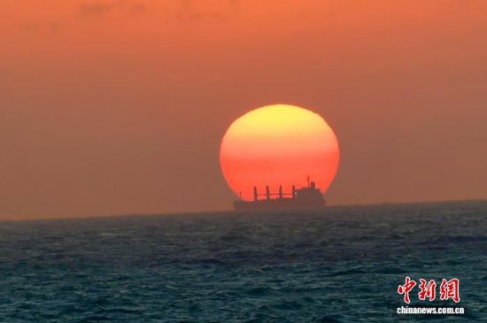 12ÔÂ6ÈÕ£¬¸£½¨äØÖÞÍ庣Óòº£ÉÏÈÕÂäÃÀÈ绡£ÖÐÐÂÉç¼ÇÕß Íõ¶«Ã÷ Éã 12ÔÂ6ÈÕ£¬¸£½¨äØÖÞÍ庣Óòº£ÉÏÈÕÂäÃÀÈ绡£ÖÐÐÂÉç¼ÇÕß Íõ¶«Ã÷ Éã