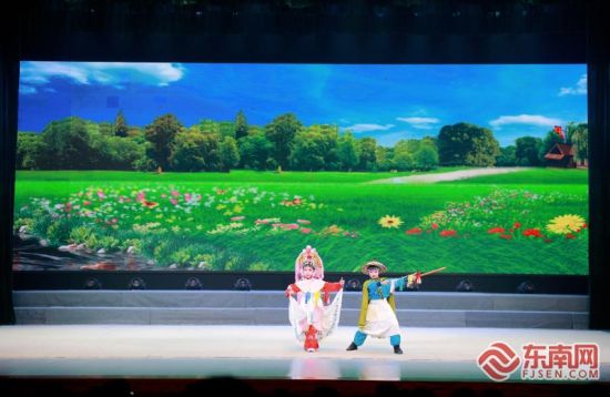 文艺汇演现场。吴圣锦 摄 文艺汇演现场。吴圣锦 摄