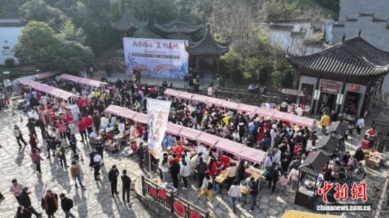 ¶ǫ̃½¡¿µÒûʳÎÄ»¯½»Á÷»î¶¯¾ÙÐС£(ÏåÑôÈÚýÌåÖÐÐĹ©Í¼) ¶ǫ̃½¡¿µÒûʳÎÄ»¯½»Á÷»î¶¯¾ÙÐС£(ÏåÑôÈÚýÌåÖÐÐĹ©Í¼)