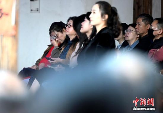 图为演出现场。中新社记者 吕明 摄 图为演出现场。中新社记者 吕明 摄