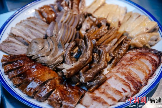 图为“鹅作社”的新式卤鹅。李南轩 摄 图为“鹅作社”的新式卤鹅。李南轩 摄