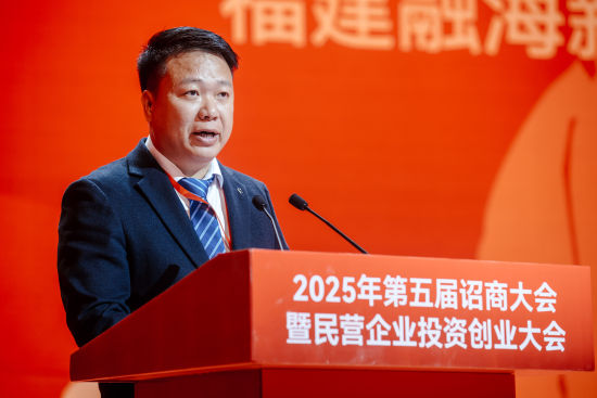 福建融海新材料科技有限公司董事长许灵勇发言。 李南轩 摄 福建融海新材料科技有限公司董事长许灵勇发言。 李南轩 摄