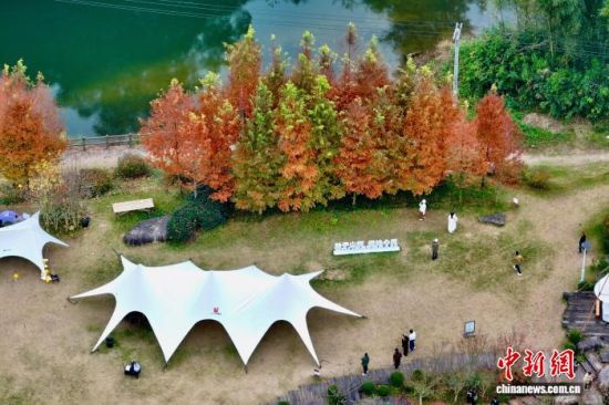 12ÔÂ9ÈÕ£¬¾Å·å´å¶¬ÈÕÃÀ¾°ÒýÓÎÈË¡£(ÎÞÈË»úÕÕÆ¬)ÖÐÐÂÉç¼ÇÕß Íõ¶«Ã÷ Éã 12ÔÂ9ÈÕ£¬¾Å·å´å¶¬ÈÕÃÀ¾°ÒýÓÎÈË¡£(ÎÞÈË»úÕÕÆ¬)ÖÐÐÂÉç¼ÇÕß Íõ¶«Ã÷ Éã