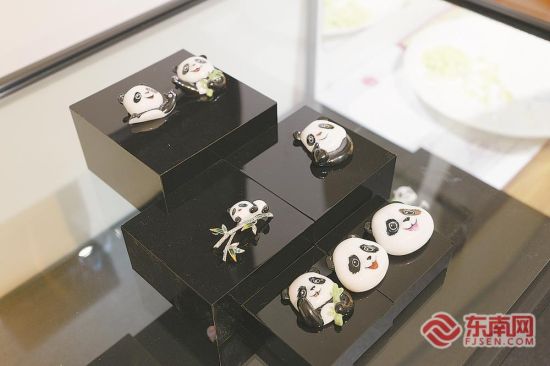 陶瓷熊猫包挂 陶瓷熊猫包挂