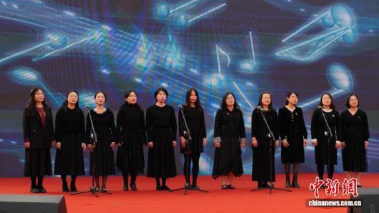 图为女声小组演唱歌曲《亲爱的你啊》。廖珍妹 摄 图为女声小组演唱歌曲《亲爱的你啊》。廖珍妹 摄