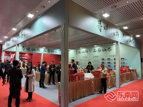 2025莆田市约惠暖冬消费季活动现场,众多市民逛展。 2025莆田市约惠暖冬消费季活动现场,众多市民逛展。