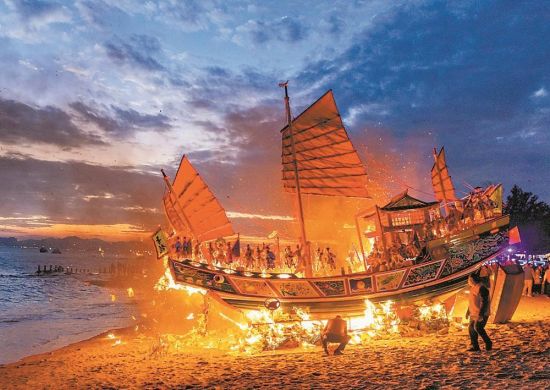 “烧王船”活动现场 “烧王船”活动现场