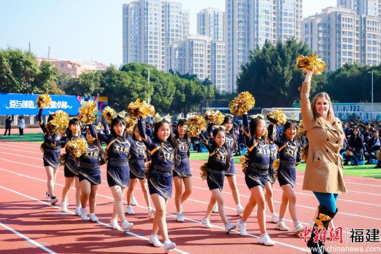 ����17�գ�����Ӣ��ѧУ�ٰ�30����У���� ����Ӣ��ѧУ ��ͼ