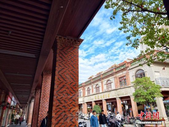 ͼΪ12��14�գ�������Ȫ����ɽ·�ι����档��������� �ű� ��