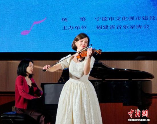 16������2025���׽조��������Ӫ����Ӫ��ʽ�ڸ���ʡ�����о��С�ͼΪ����˹С���ټ�Julia��Garekht(������)������Ŀ�����ʽ� ��