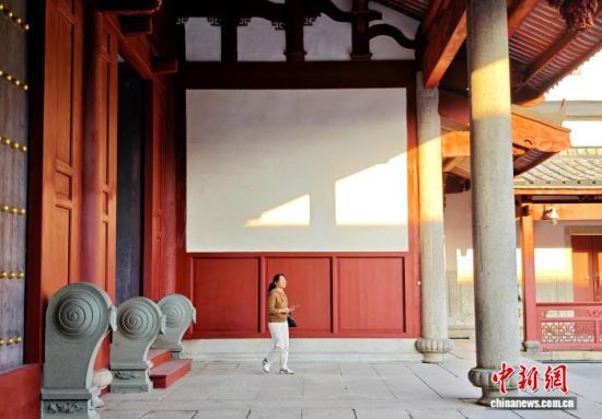 12月16日,市民在福州文庙游览。中新社记者 吕明 摄 12月16日,市民在福州文庙游览。中新社记者 吕明 摄