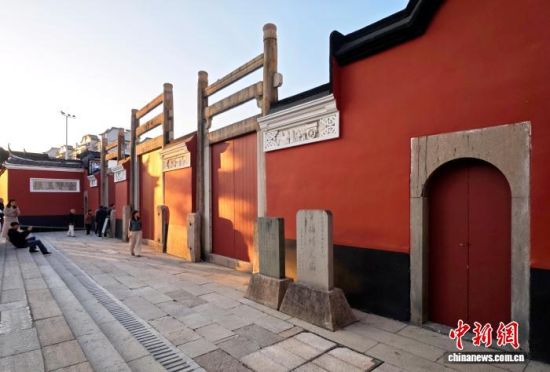 12月16日,市民在福州文庙游览。中新社记者 吕明 摄 12月16日,市民在福州文庙游览。中新社记者 吕明 摄