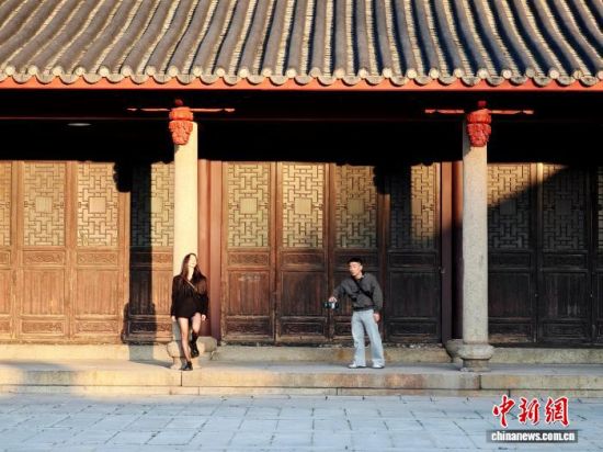 12月16日,市民在福州文庙游览。中新社记者 吕明 摄 12月16日,市民在福州文庙游览。中新社记者 吕明 摄