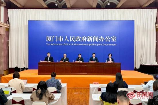 “厦门这五年”系列主题新闻发布会集美区专场(东南网记者 李霖 摄) “厦门这五年”系列主题新闻发布会集美区专场(东南网记者 李霖 摄)