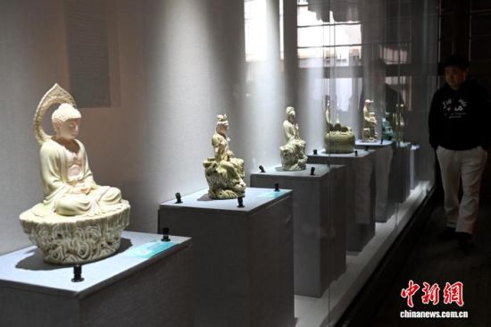 18�����磬��Ҥ����ȼ�����ϰ�Ҥ��Ҥ�ɹ���Ʒչ���ڸ���ʡ��Ͽ���������1��չ�������Ļ������������ ���� ��