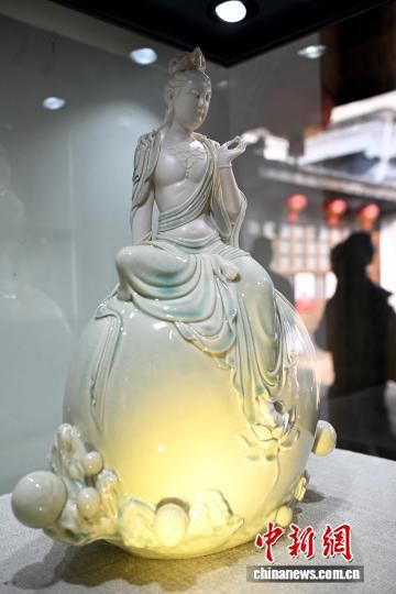 ͼΪչ������ɵ�����Ʒ����ǧ��ǧ���硷����������� ���� ��