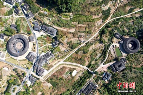 12ÔÂ11ÈÕ£¬º½Åĸ£½¨Ê¡ÕÄÖÝÊлª°²ÏØÏɶ¼Õò´óµØ´åÍÁ¥Ⱥ¡£ÖÐÐÂÉç¼ÇÕß ÕŽ𴨠Éã 12ÔÂ11ÈÕ£¬º½Åĸ£½¨Ê¡ÕÄÖÝÊлª°²ÏØÏɶ¼Õò´óµØ´åÍÁ¥Ⱥ¡£ÖÐÐÂÉç¼ÇÕß ÕŽ𴨠Éã