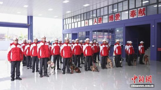 19ÈÕ£¬¸£½¨Ê¡ºìÊ®×Ö¾ÈԮȮ¾ÈÔ®¶Ó³ÉÁ¢ÒÇʽÔÚ¸£½¨Ê¡ÈýÃ÷ÊÐÉ³ÏØÇø¾ÙÐС£¸£½¨Ê¡ºìÊ®×ֻṩͼ 19ÈÕ£¬¸£½¨Ê¡ºìÊ®×Ö¾ÈԮȮ¾ÈÔ®¶Ó³ÉÁ¢ÒÇʽÔÚ¸£½¨Ê¡ÈýÃ÷ÊÐÉ³ÏØÇø¾ÙÐС£¸£½¨Ê¡ºìÊ®×ֻṩͼ