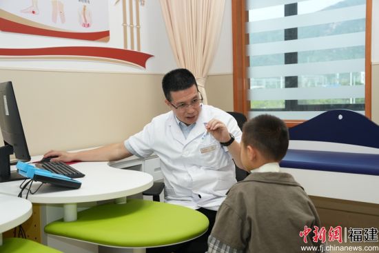 Ȫ��������ҽԺ��Ժ�������˿�ר�Ƹ��������������ҽʦ���ڿ��