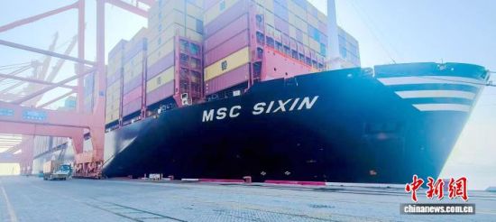 ͼΪ���к����˼�װ�䴬�������Ÿۡ�(���Ŷ��ɱ߼�վ ��ͼ)