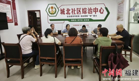 ����������Ա�롰��ɫҵί�ᡱ����С�������·�����